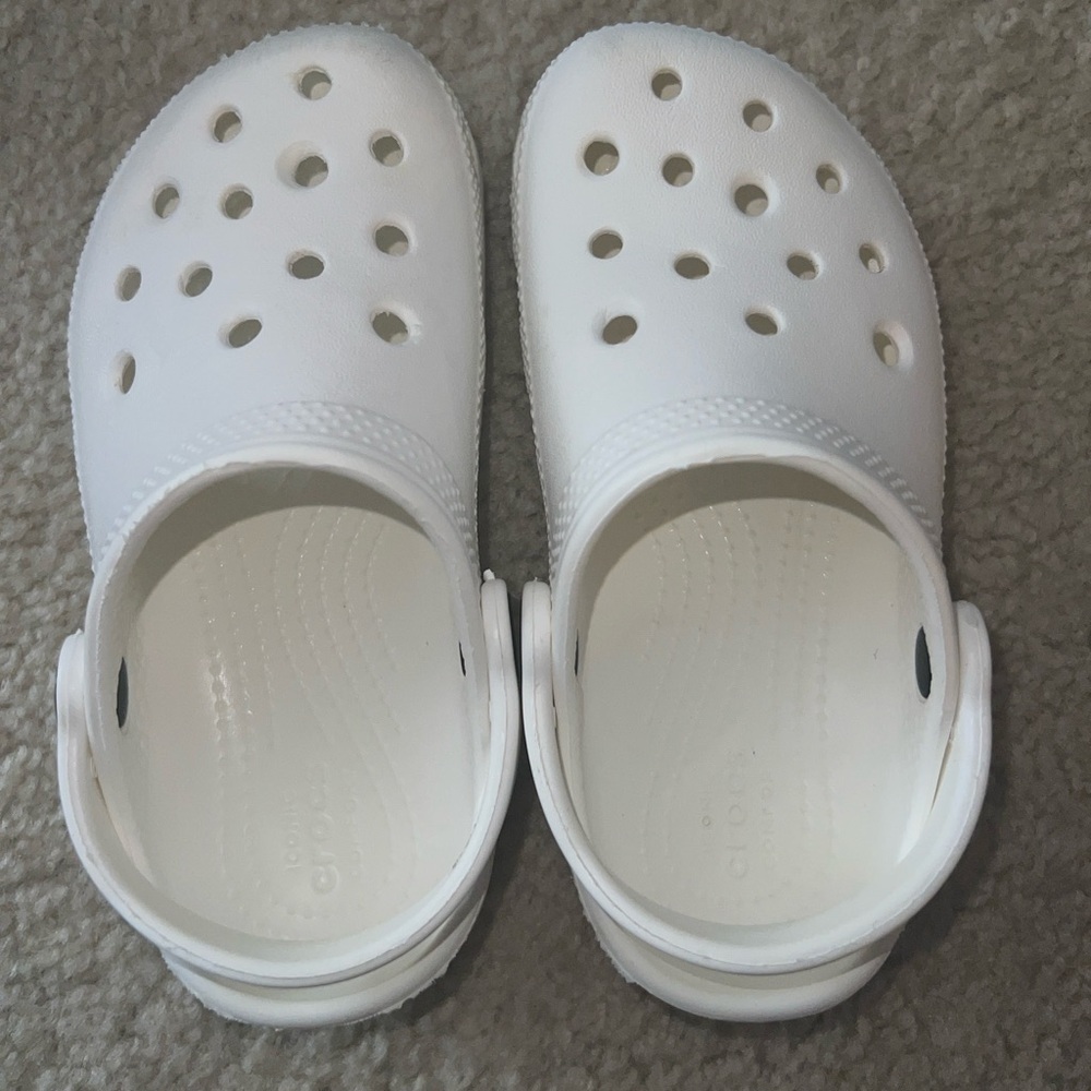 White size 10 toddler Crocs